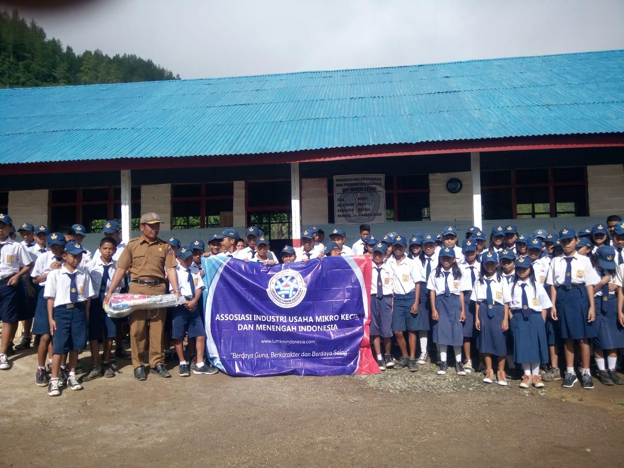 Kegiatan sosial AKUMANDIRI Sulawesi Selatan di Sekolah SMPN 3 Pana Kabupaten Mamasa Sulawesi Barat