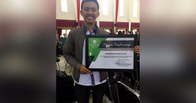 AKUMANDIRI provinsi Sulawesi Selatan menerima penghargaan dari Pem Prov melalui Dinas Koperasi dan UKM