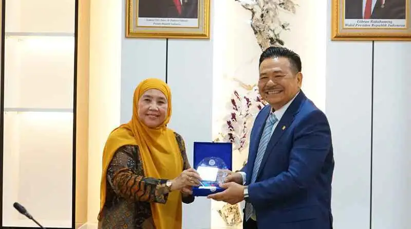 wamenko-otto-terima-audiensi-asosiasi-iumkm